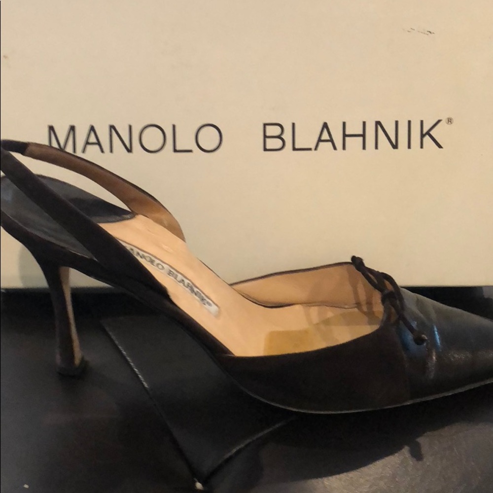 Manolo Blahnik Brown suede kitten heels